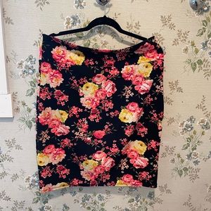 Stretch black floral pencil skirt